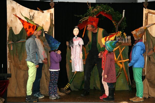 Bild vergr&ouml;&szlig;ern: Das St&uuml;ck Schneewittchen des Figurentheaters Kauter und Sauter