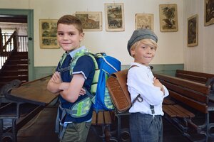 Bild vergr&ouml;&szlig;ern: Jungs im Klassenzimmer