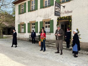 Bild vergr&ouml;&szlig;ern: Theater Freilich am Schul- und Rathaus_2